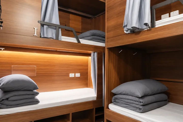 4-bed female dorm and its sleeping pods